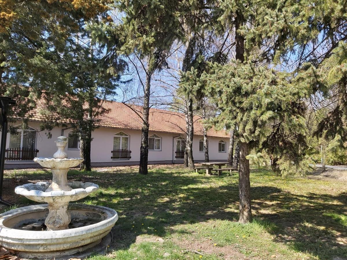 Adica Prenociste Sport Wellness Centar - Bazeni Hostel Ada Екстериор снимка