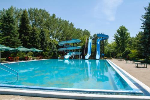 Adica Prenociste Sport Wellness Centar - Bazeni Hostel Ada Екстериор снимка