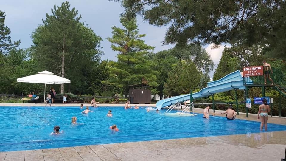 Adica Prenociste Sport Wellness Centar - Bazeni Hostel Ada Екстериор снимка