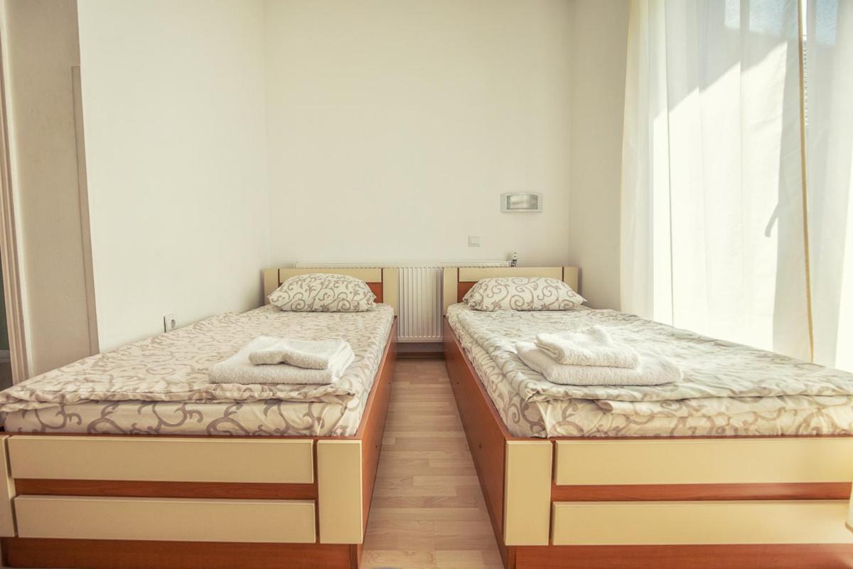 Adica Prenociste Sport Wellness Centar - Bazeni Hostel Ada Екстериор снимка