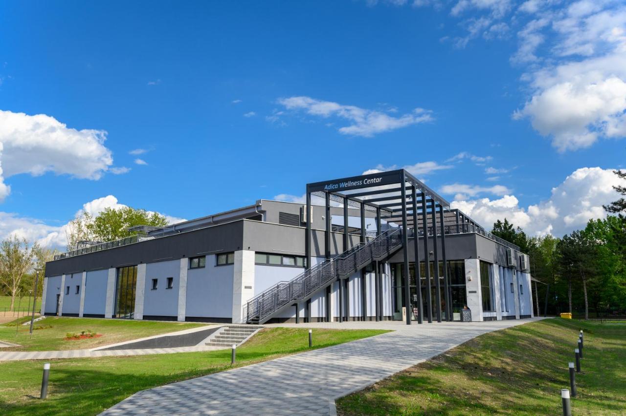 Adica Prenociste Sport Wellness Centar - Bazeni Hostel Ada Екстериор снимка